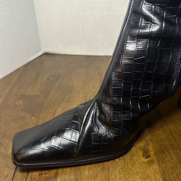 Charles David Knee High Italian Leather Boots Size 40 Square Toe EUC See Measure - Picture 3 of 16